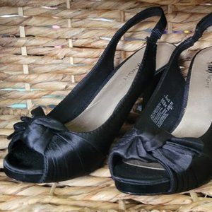 Fioni Nights Classy Black Sling Back 3.5” Heel with Open Toe and Bow Sz 7.5